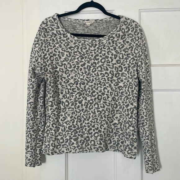 Cute warm sweater - Picture 1 of 3